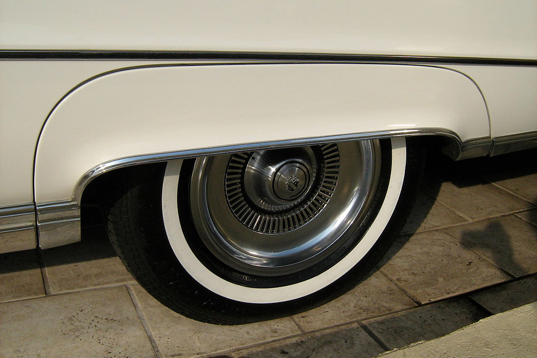 Buick_Electra_225_Custom_white_fender_skirt ホワイトリボンタイヤ
