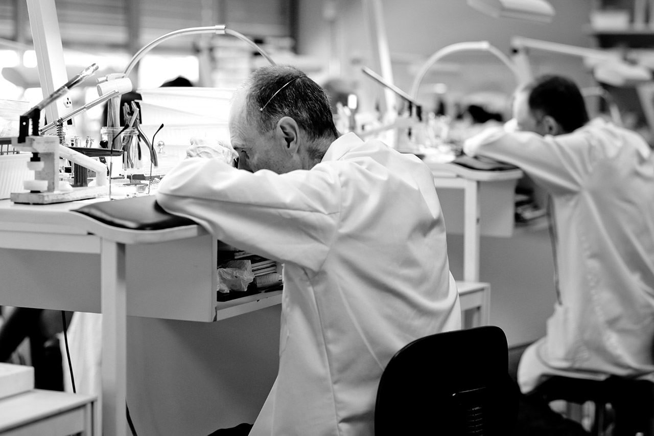 lip-watchmakers LIPの熟練した時計職人