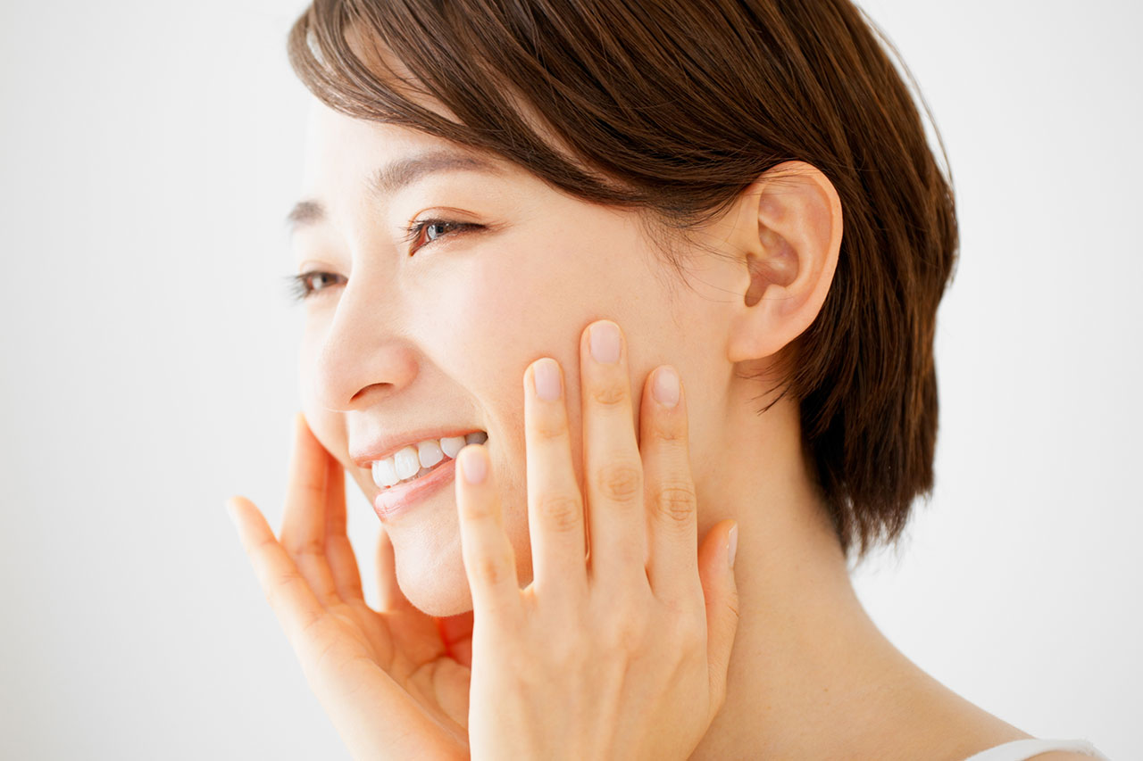 gs_woman01 黄金繭の贅沢スキンケア