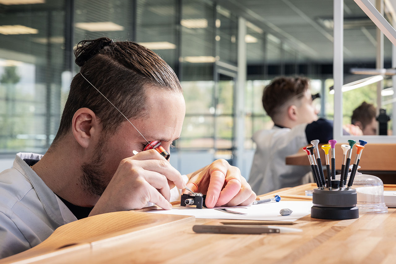 lip-atelier-03 LIPの新しい自社製自動巻ムーブメント R26